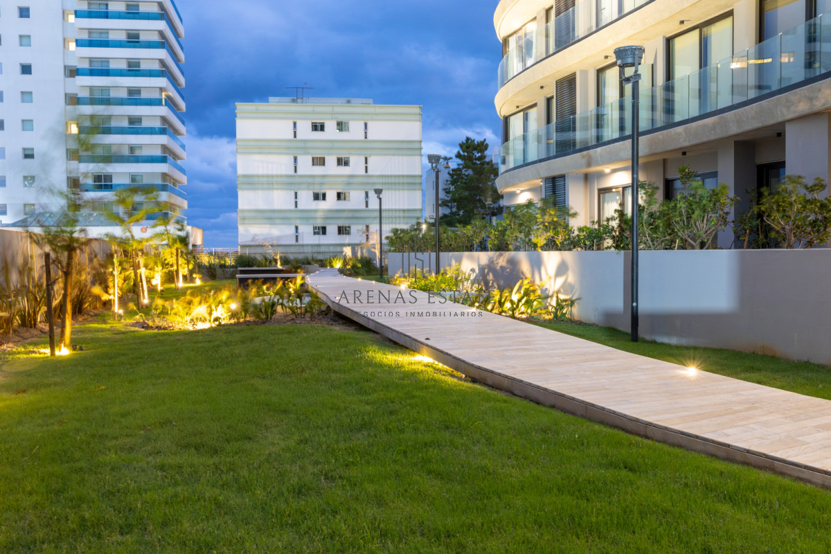 Apartamento ID.4448 - Apartamento de 2 dormitorios en venta, Playa Brava, Punta del Este