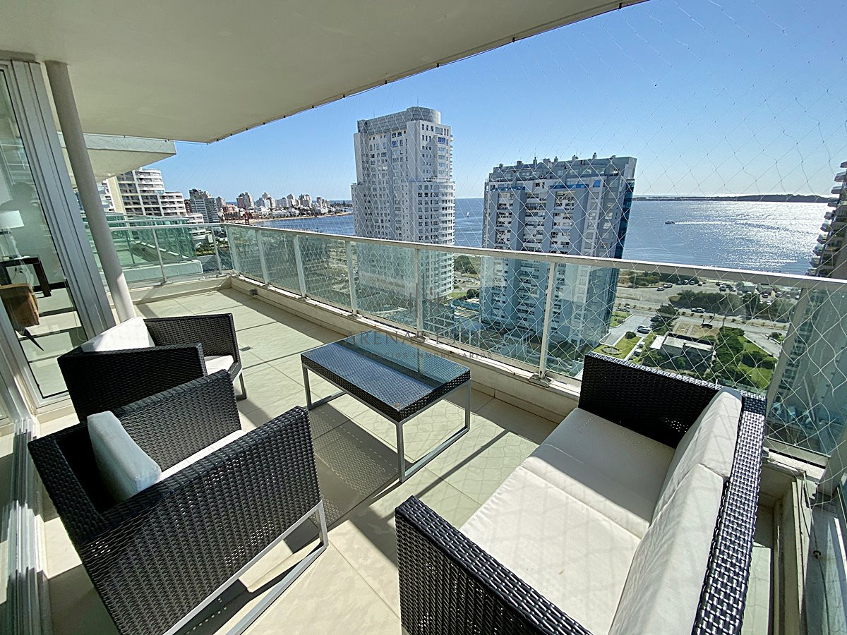 Apartamento ID.2151 - Hermoso apartamento de 3 dormitorios a pasos de Playa Mansa! 