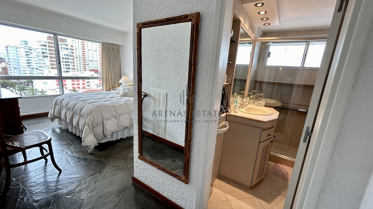 Apartamento ID.2158 - Apartamento de 3 dormitorios en venta, peninsula, puerto Punta del Este