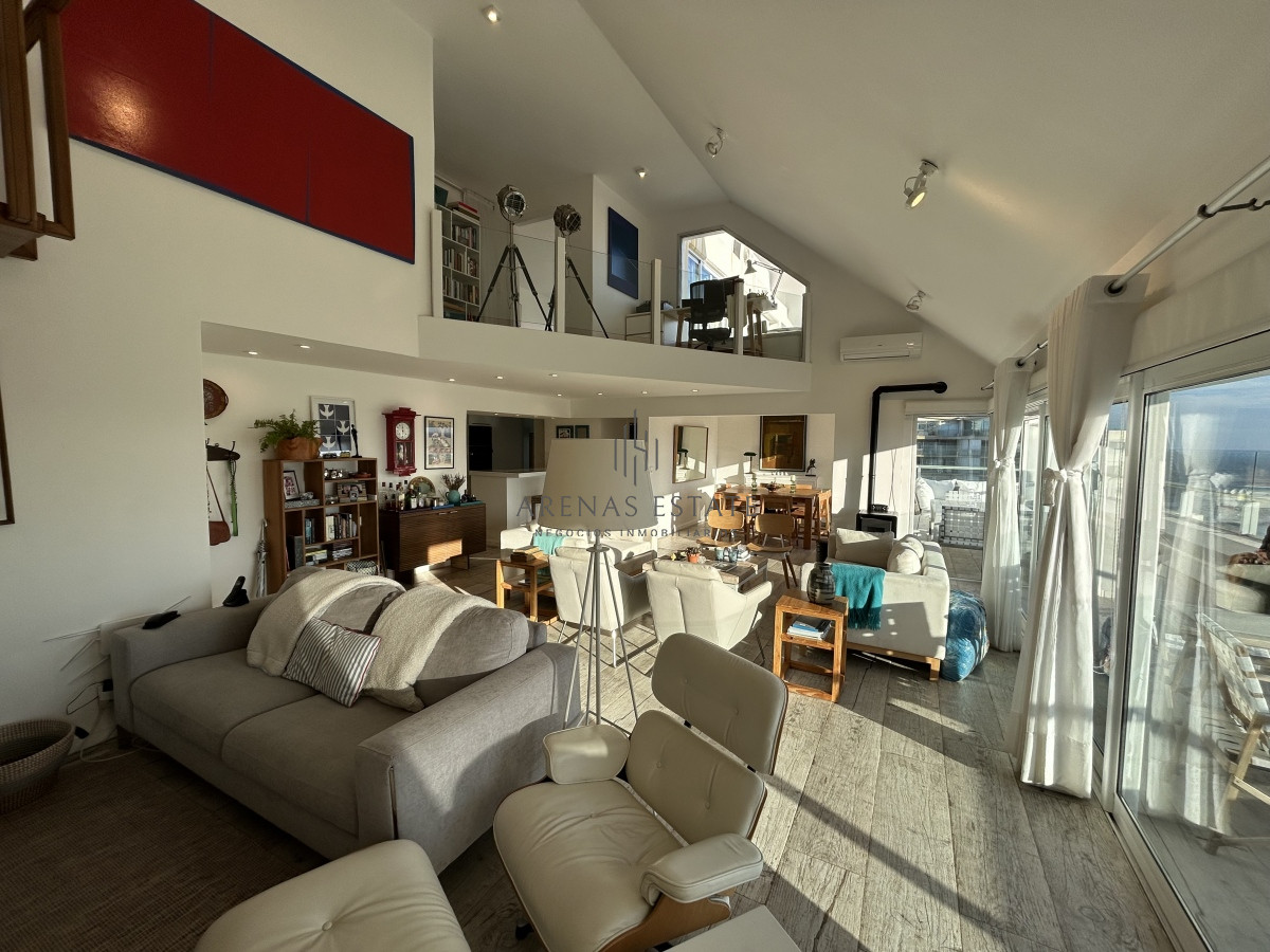 Apartamento ID.2156 - Apartamento pent house en venta de 3 dormitorios en Punta del Este 