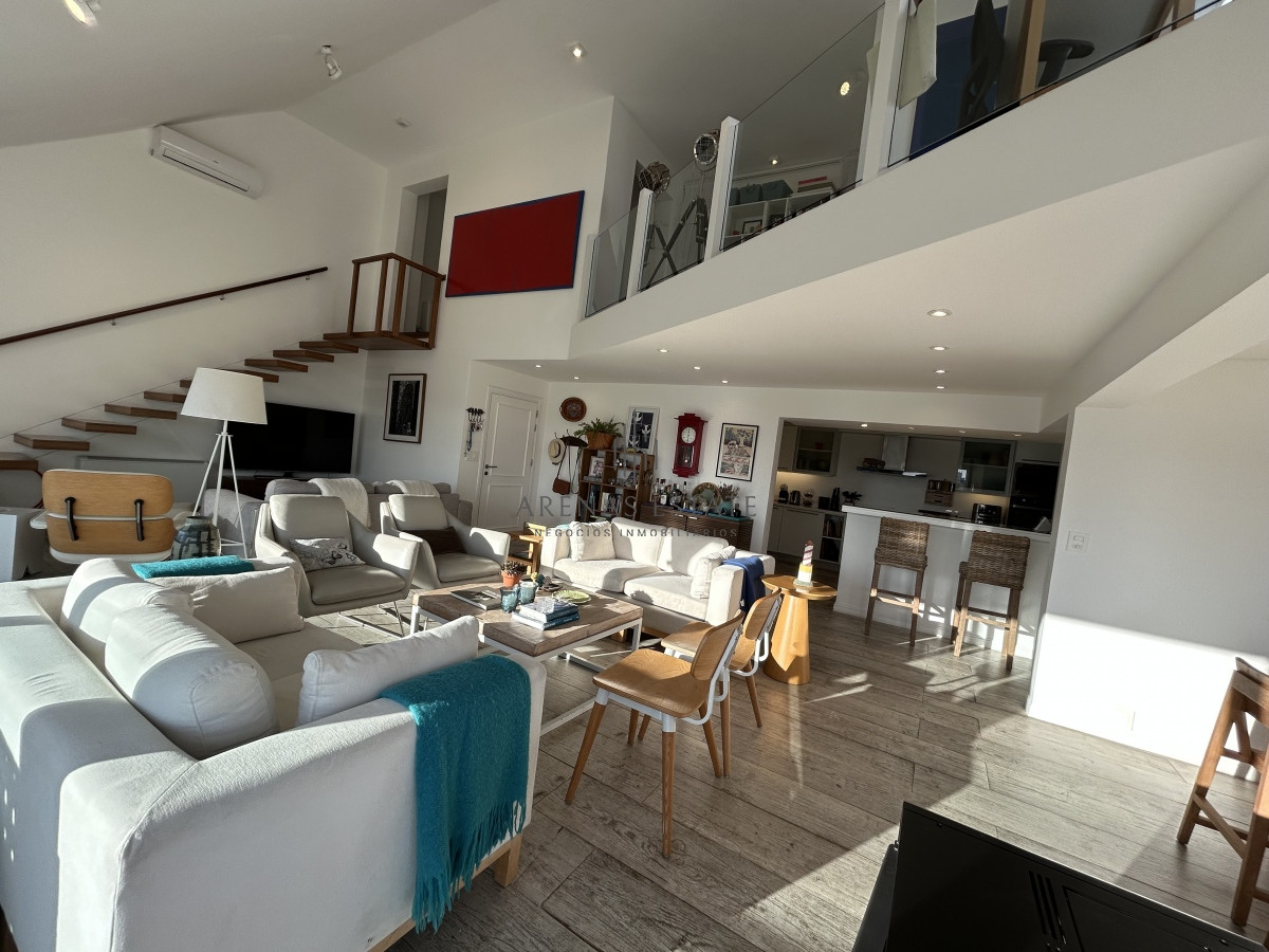 Apartamento ID.2156 - Apartamento pent house en venta de 3 dormitorios en Punta del Este 