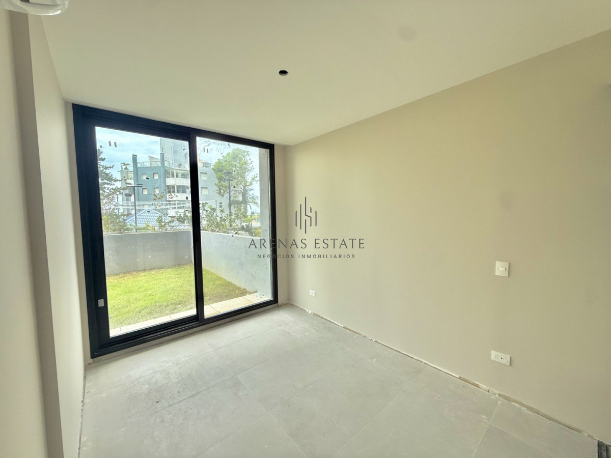 Apartamento ID.4448 - Apartamento de 2 dormitorios en venta, Playa Brava, Punta del Este