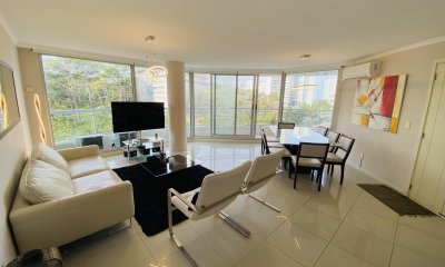 apartamento de 3 dormitorios y dependencia de servicio