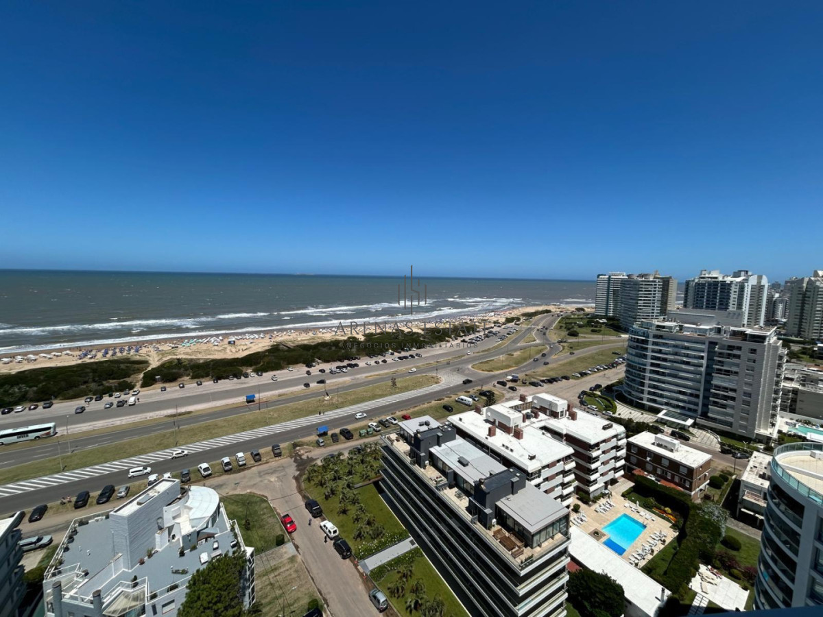 Apartamento ID.4448 - Apartamento de 2 dormitorios en venta, Playa Brava, Punta del Este