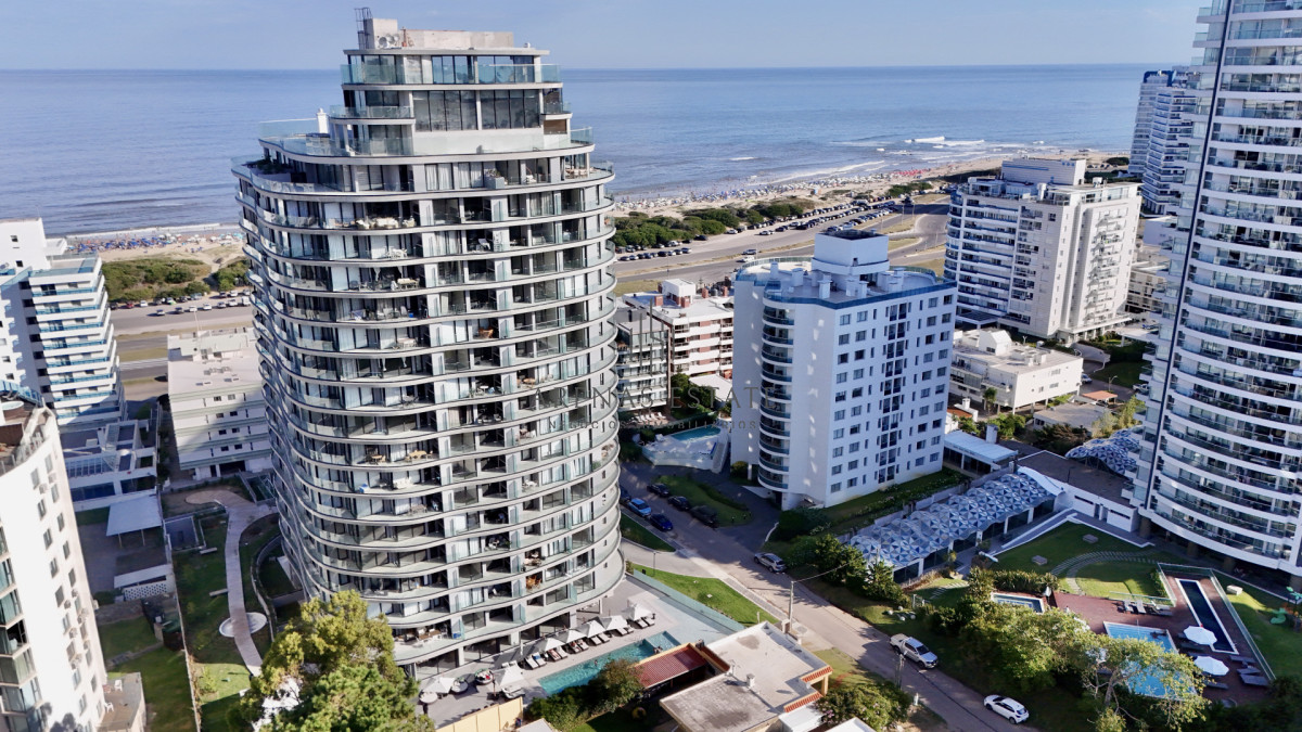 Apartamento ID.4448 - Apartamento de 2 dormitorios en venta, Playa Brava, Punta del Este