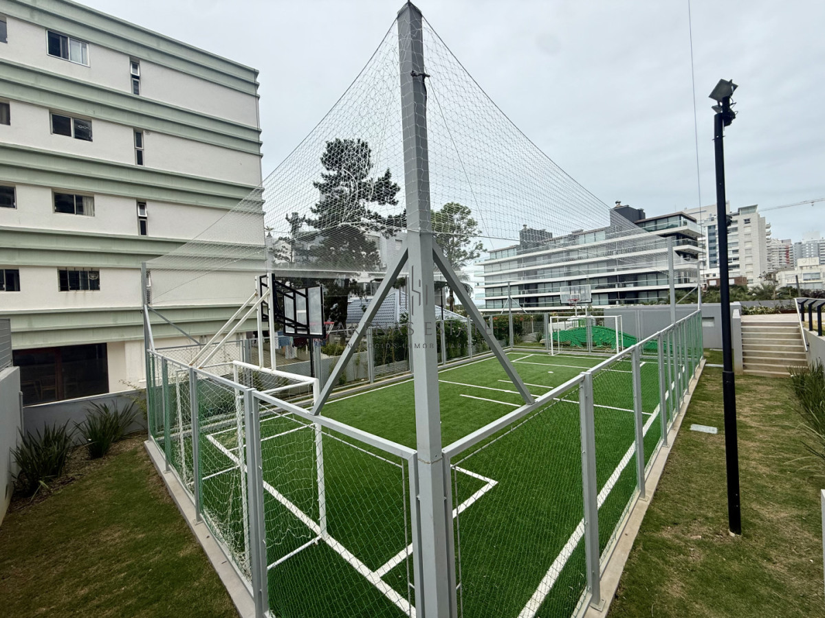 Apartamento ID.4448 - Apartamento de 2 dormitorios en venta, Playa Brava, Punta del Este