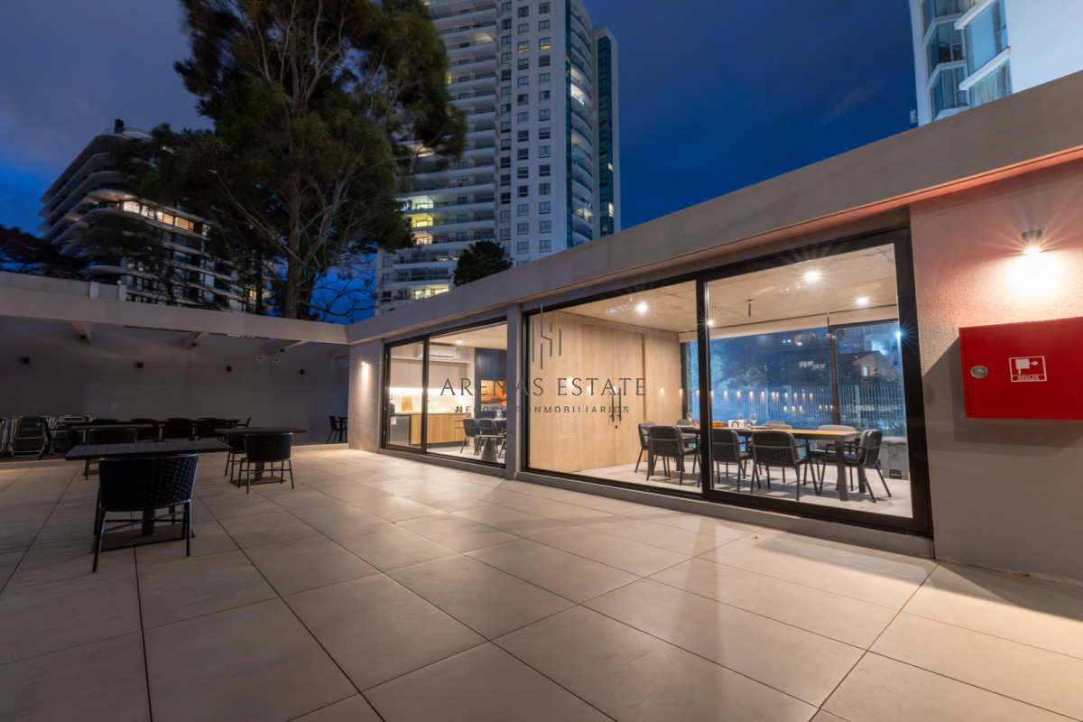 Apartamento ID.4448 - Apartamento de 2 dormitorios en venta, Playa Brava, Punta del Este