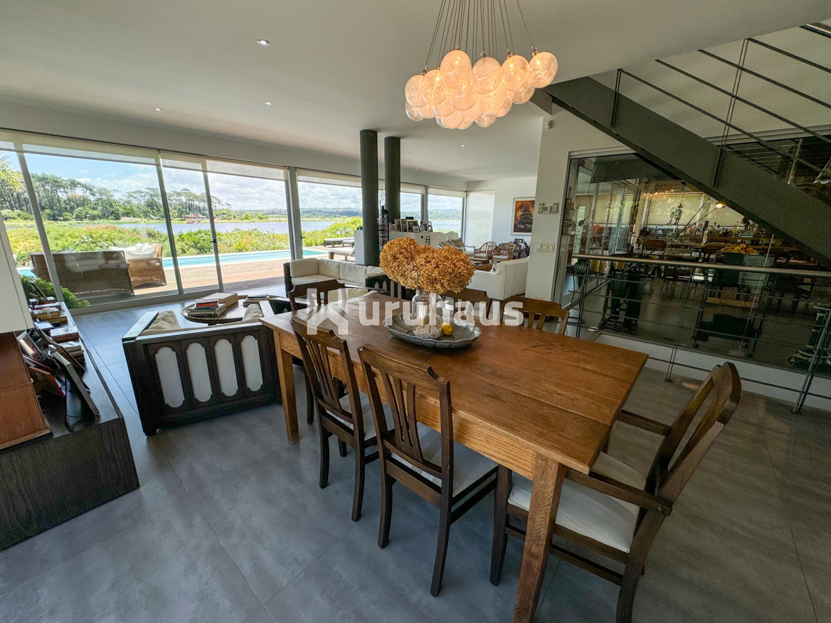 Casa en venta con 4 dormitorios frente a Laguna del Diario, Punta del Este, Maldonado - GoPunta - Portal Inmobiliario de Punta del Este - Maldonado