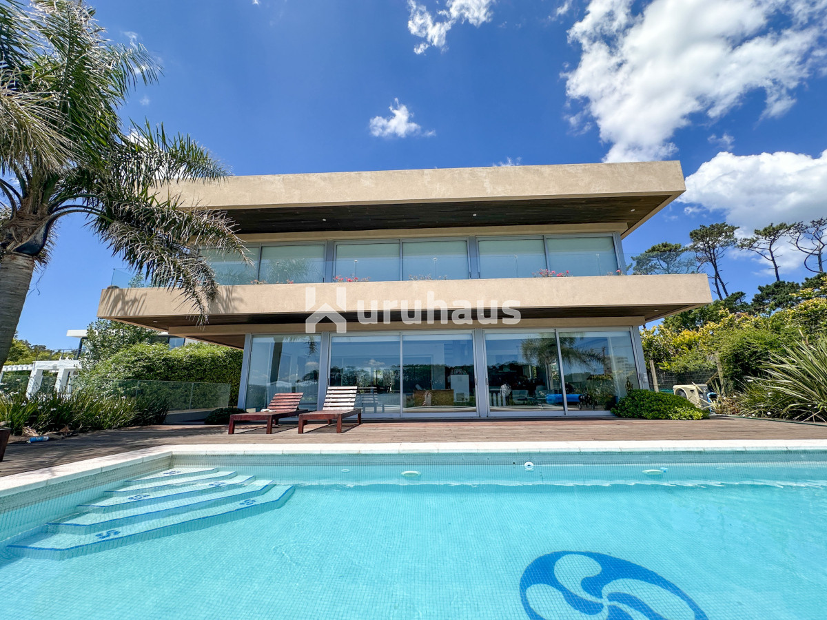 Casa en venta con 4 dormitorios frente a Laguna del Diario, Punta del Este, Maldonado - GoPunta - Portal Inmobiliario de Punta del Este - Maldonado