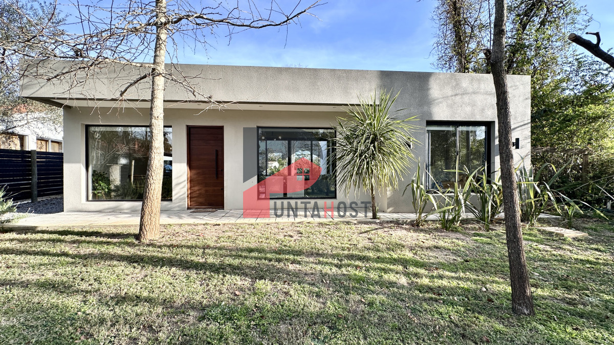 Casa ID.474 - Casa en venta y alquiler de 2 dormitorios en Punta del Este