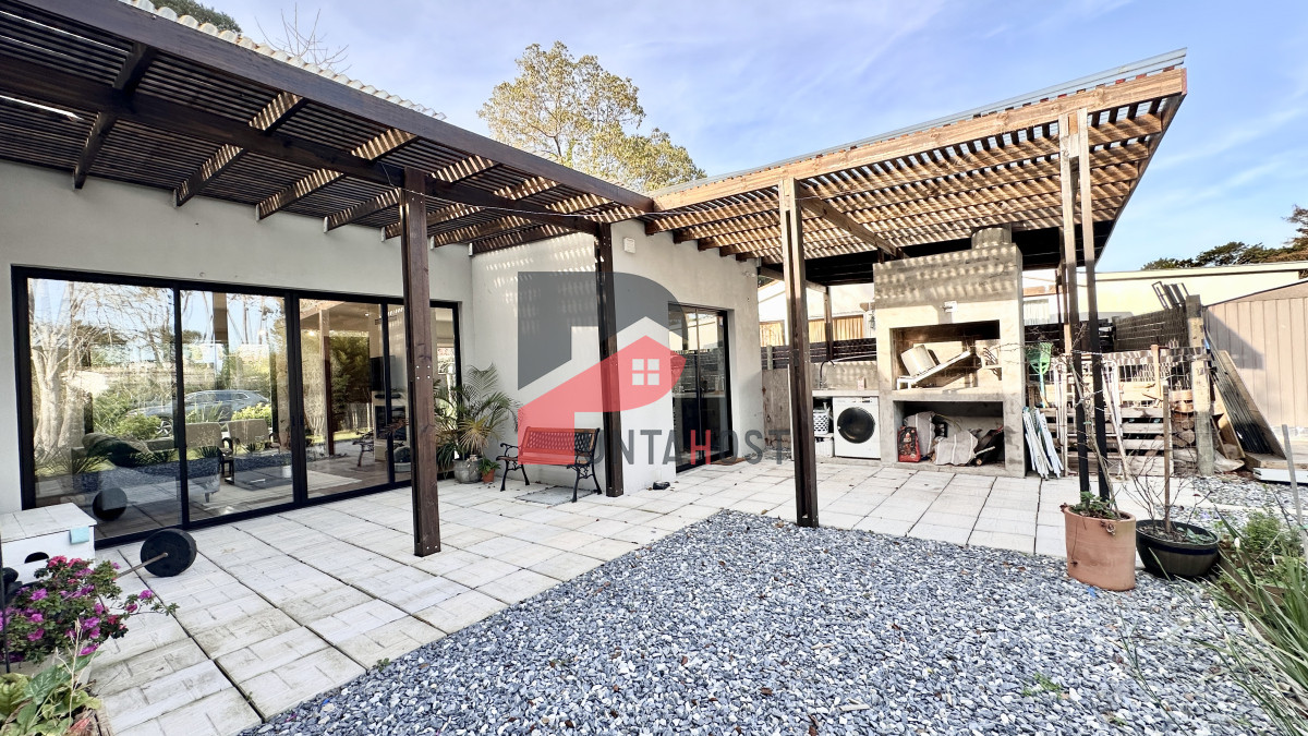 Casa ID.474 - Casa en venta y alquiler de 2 dormitorios en Punta del Este