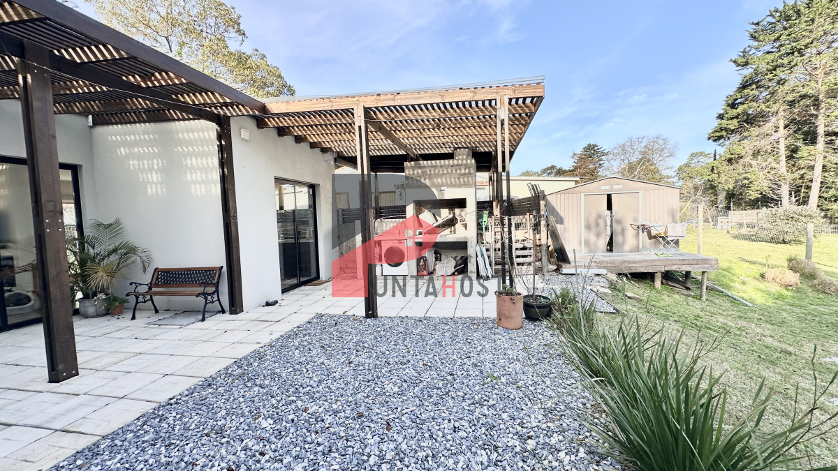 Casa ID.474 - Casa en venta y alquiler de 2 dormitorios en Punta del Este