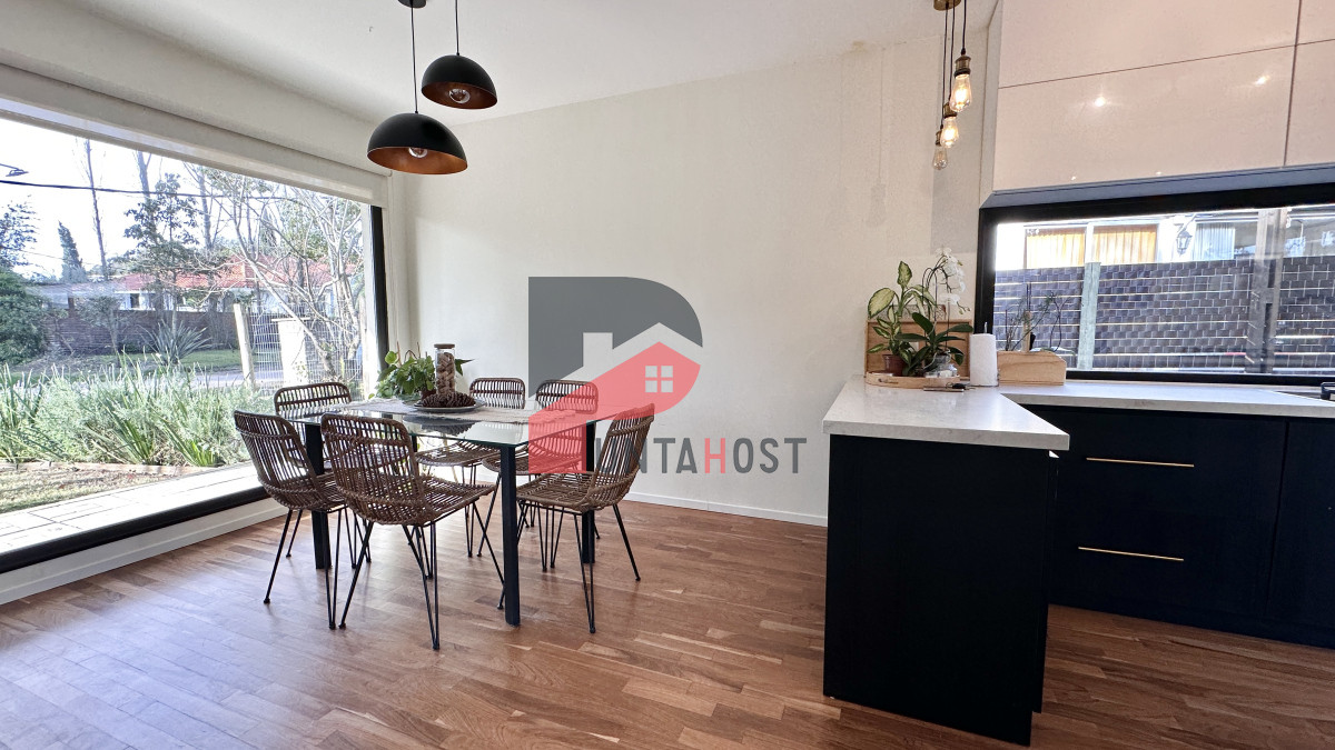 Casa ID.474 - Casa en venta y alquiler de 2 dormitorios en Punta del Este