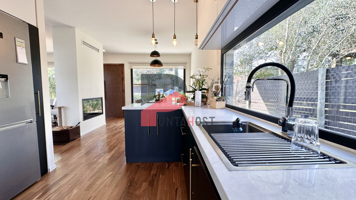 Casa ID.474 - Casa en venta y alquiler de 2 dormitorios en Punta del Este