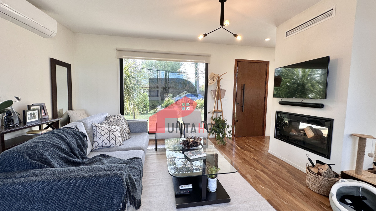 Casa ID.474 - Casa en venta y alquiler de 2 dormitorios en Punta del Este