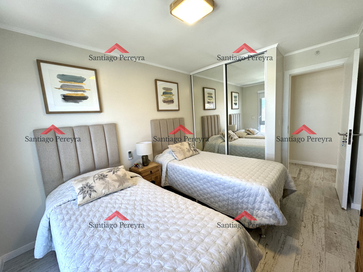 Apartamento ID.13719 - Apartamento en venta 2 dormitorios, excelentes amenities, servicio de playa y balcón con vista al mar