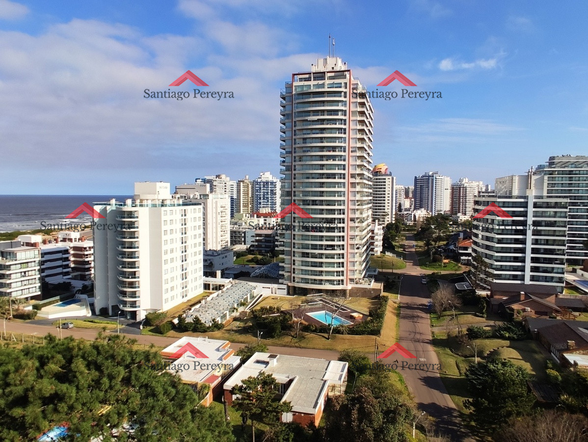 Apartamento ID.13720 - apartamento en venta, 2 dormitorios torre de primer nivel con amenities completos, servicio de playa, balcon con vista al mar