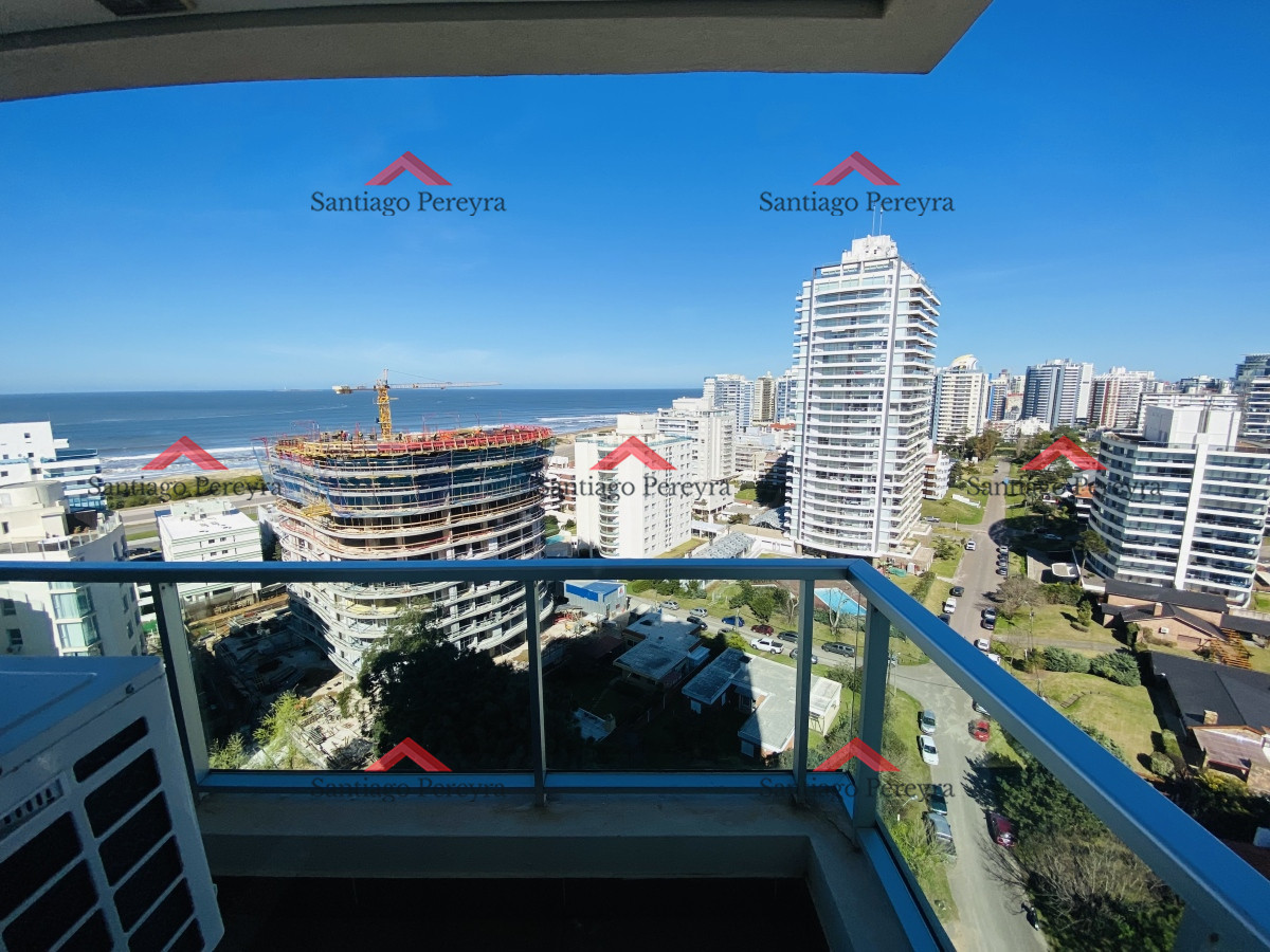 Apartamento ID.13719 - Apartamento en venta 2 dormitorios, excelentes amenities, servicio de playa y balcón con vista al mar