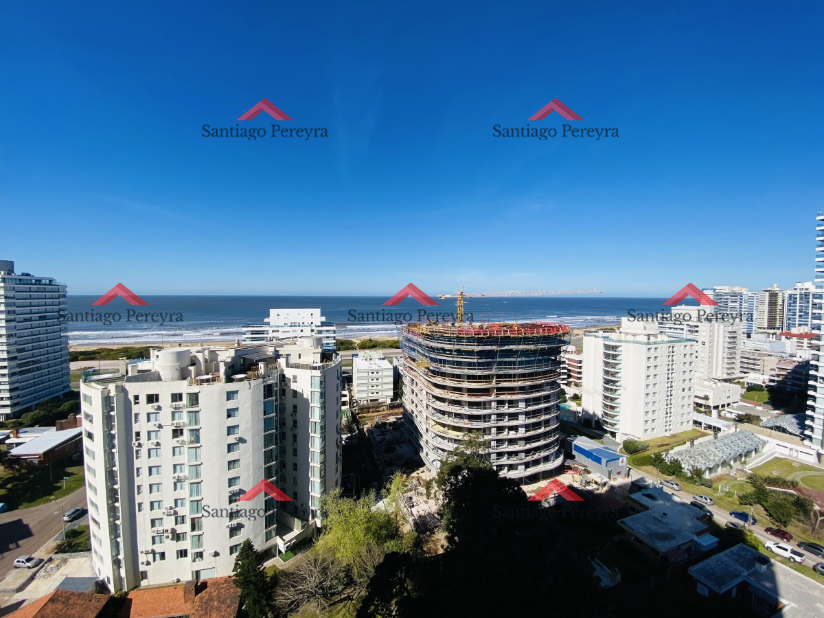 Apartamento ID.13719 - Apartamento en venta 2 dormitorios, excelentes amenities, servicio de playa y balcón con vista al mar