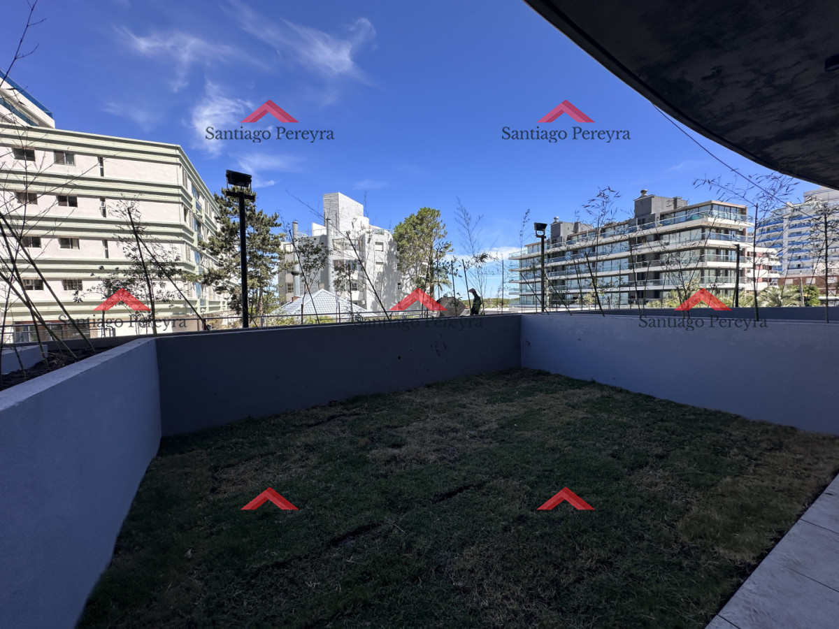 Apartamento ID.16970 - Apartamento de 2 dormitorios en venta, Playa Brava Punta del Este