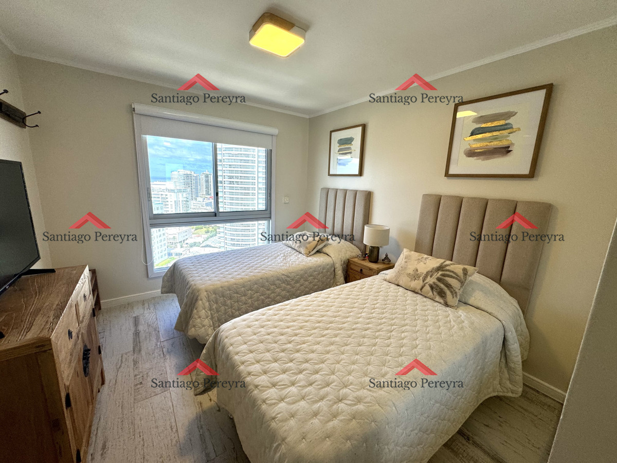 Apartamento ID.13719 - Apartamento en venta 2 dormitorios, excelentes amenities, servicio de playa y balcón con vista al mar
