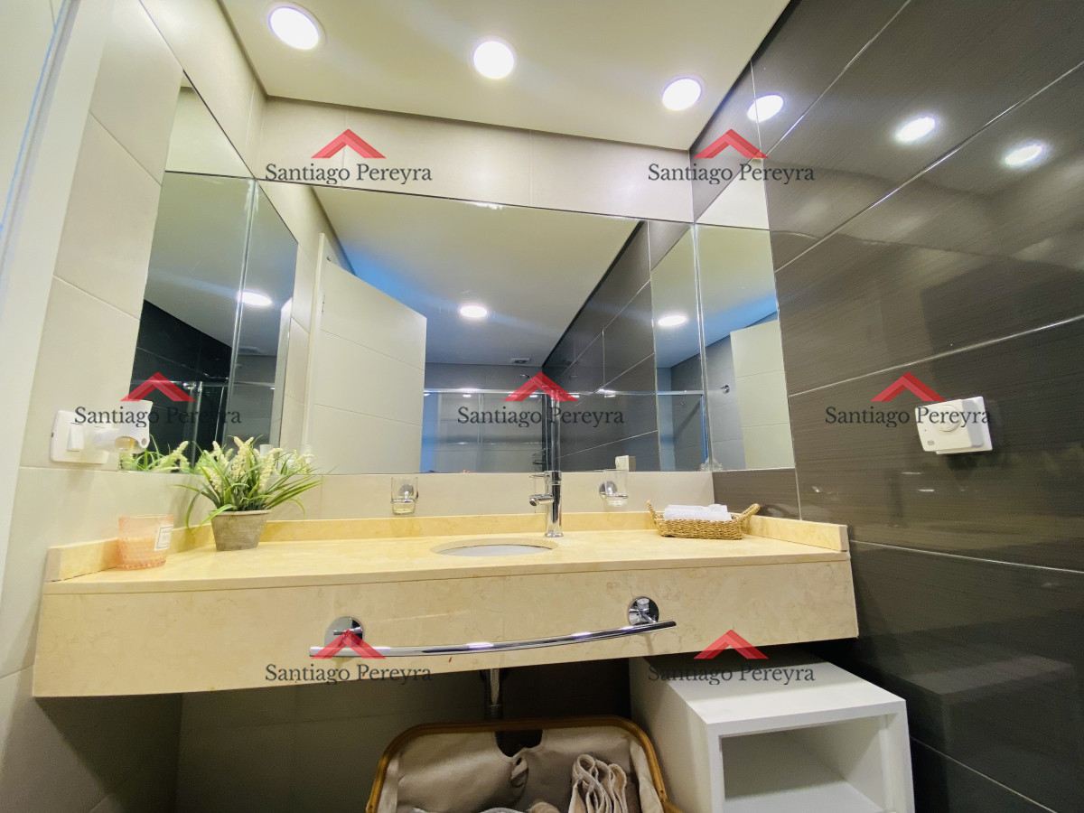Apartamento ID.13719 - Apartamento en venta 2 dormitorios, excelentes amenities, servicio de playa y balcón con vista al mar