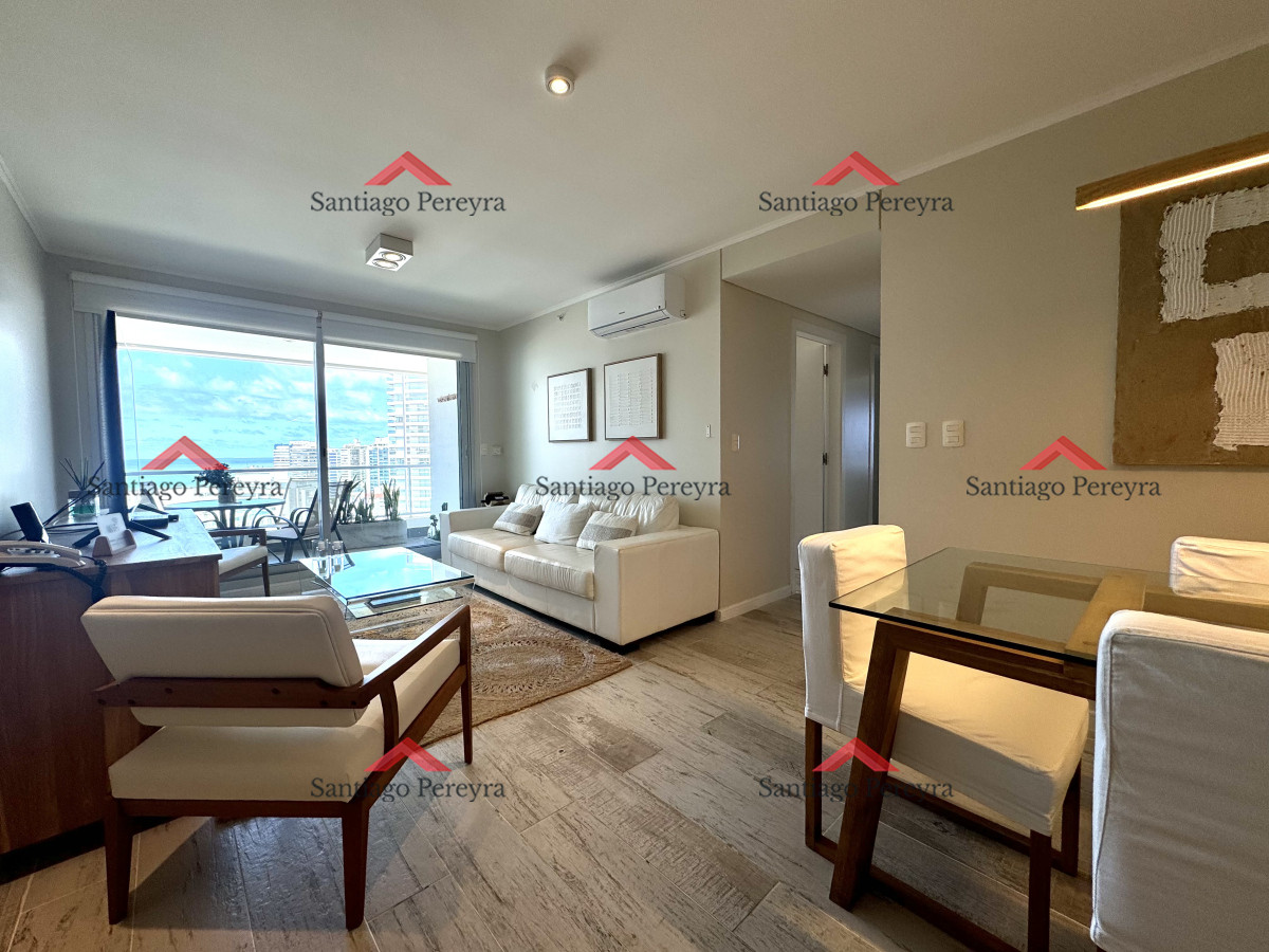 Apartamento ID.13719 - Apartamento en venta 2 dormitorios, excelentes amenities, servicio de playa y balcón con vista al mar