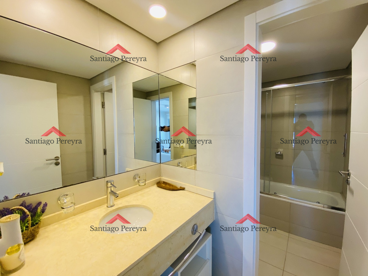 Apartamento ID.13719 - Apartamento en venta 2 dormitorios, excelentes amenities, servicio de playa y balcón con vista al mar