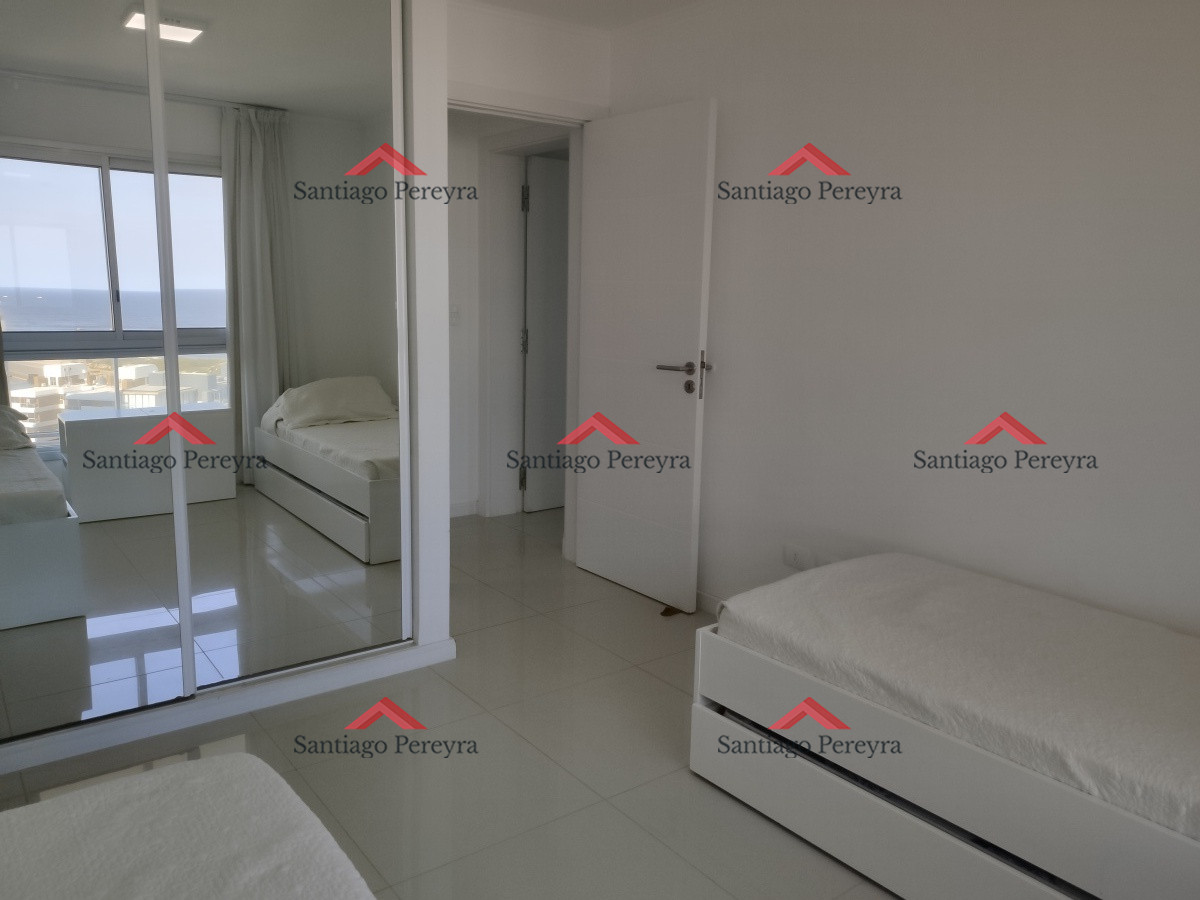 Apartamento ID.13720 - apartamento en venta, 2 dormitorios torre de primer nivel con amenities completos, servicio de playa, balcon con vista al mar