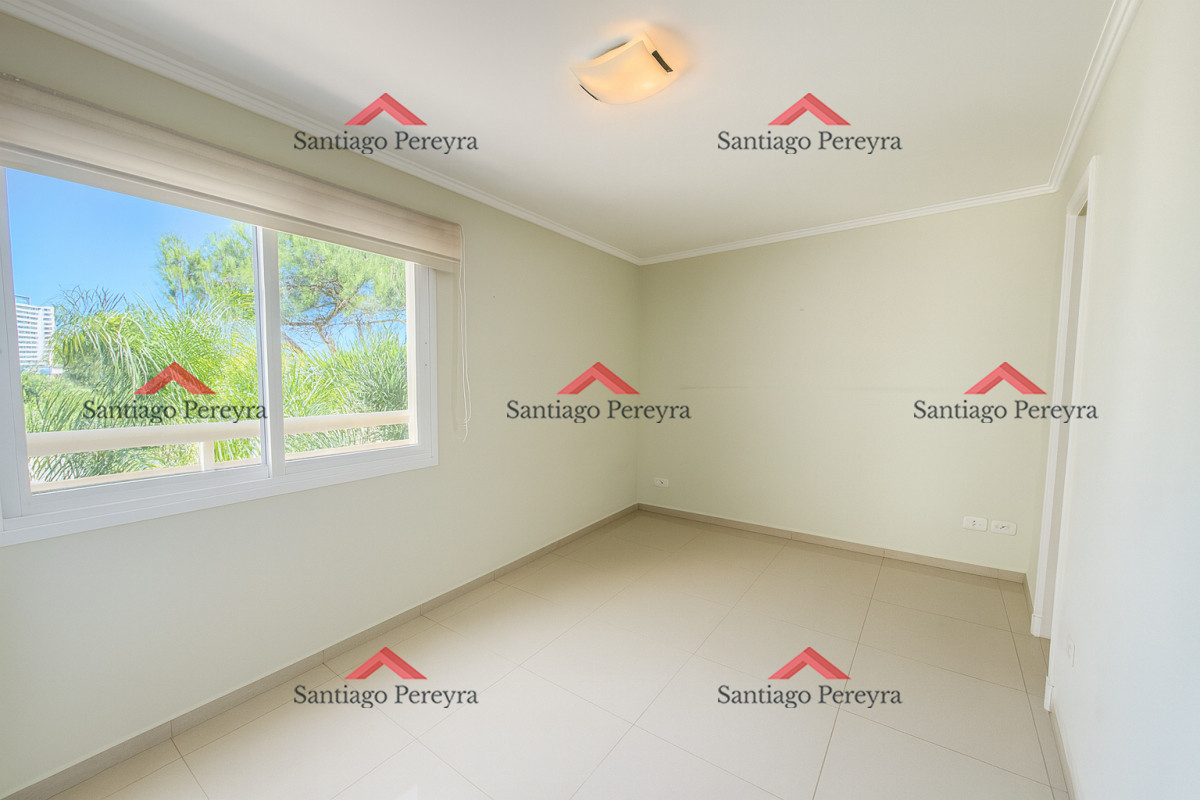 Apartamento ID.16993 - Apartamento en venta de 3 dormitorios en Playa Brava Punta del Este