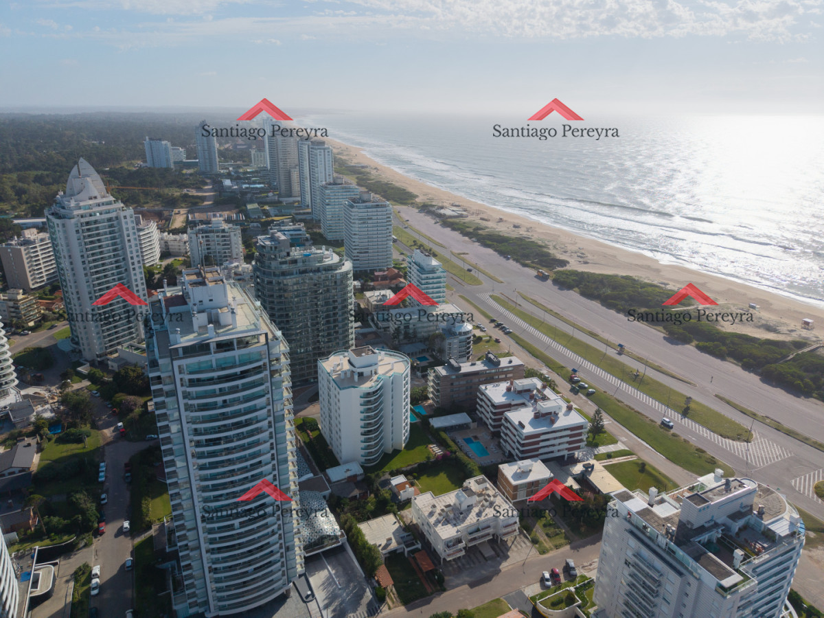 Apartamento ID.16970 - Apartamento de 2 dormitorios en venta, Playa Brava Punta del Este