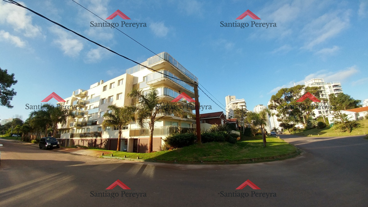 Apartamento ID.16993 - Apartamento en venta de 3 dormitorios en Playa Brava Punta del Este
