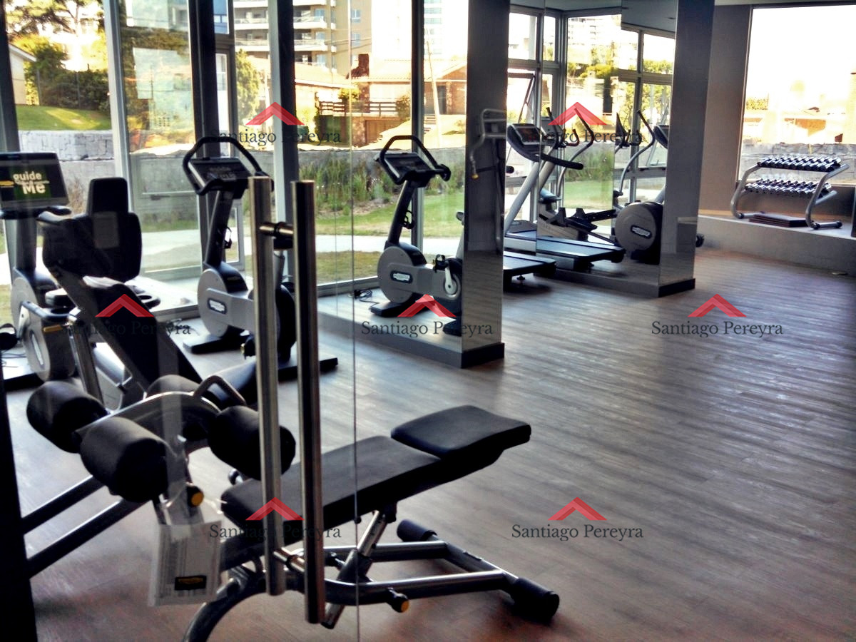 Apartamento ID.13719 - Apartamento en venta 2 dormitorios, excelentes amenities, servicio de playa y balcón con vista al mar