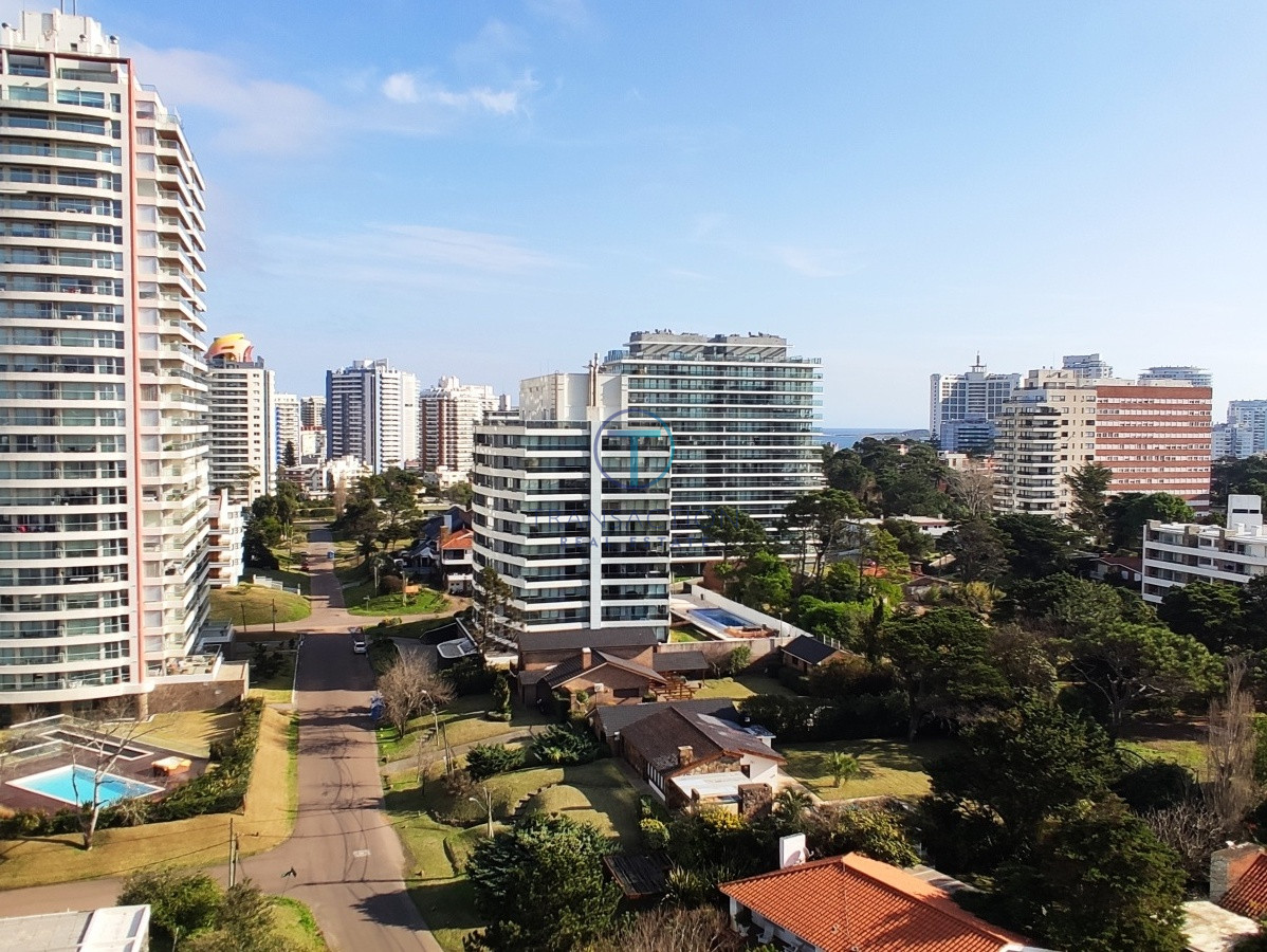 Apartamento ID.628/Aidy-Grill,-Punta-del-este - apartamento en venta , playa Brava