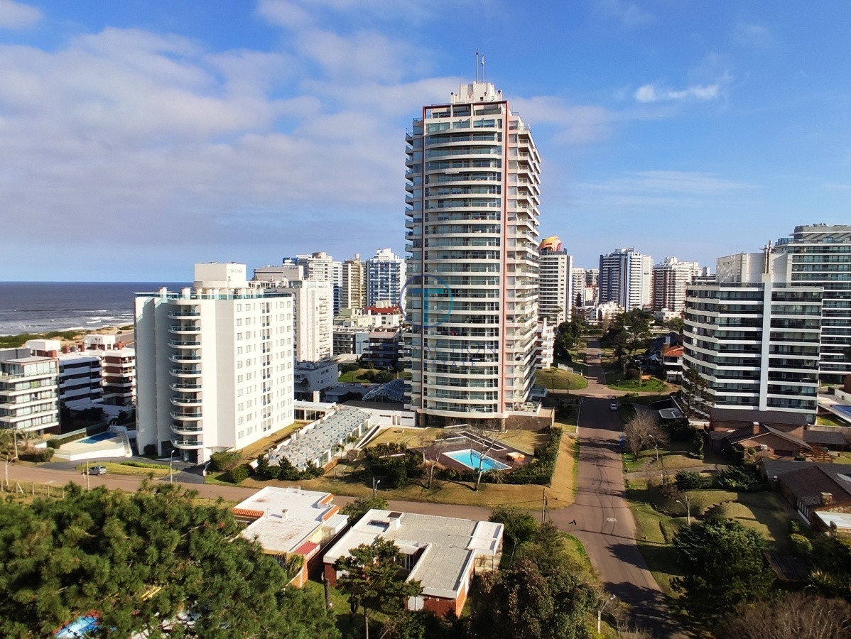 Apartamento ID.628/Aidy-Grill,-Punta-del-este - apartamento en venta , playa Brava