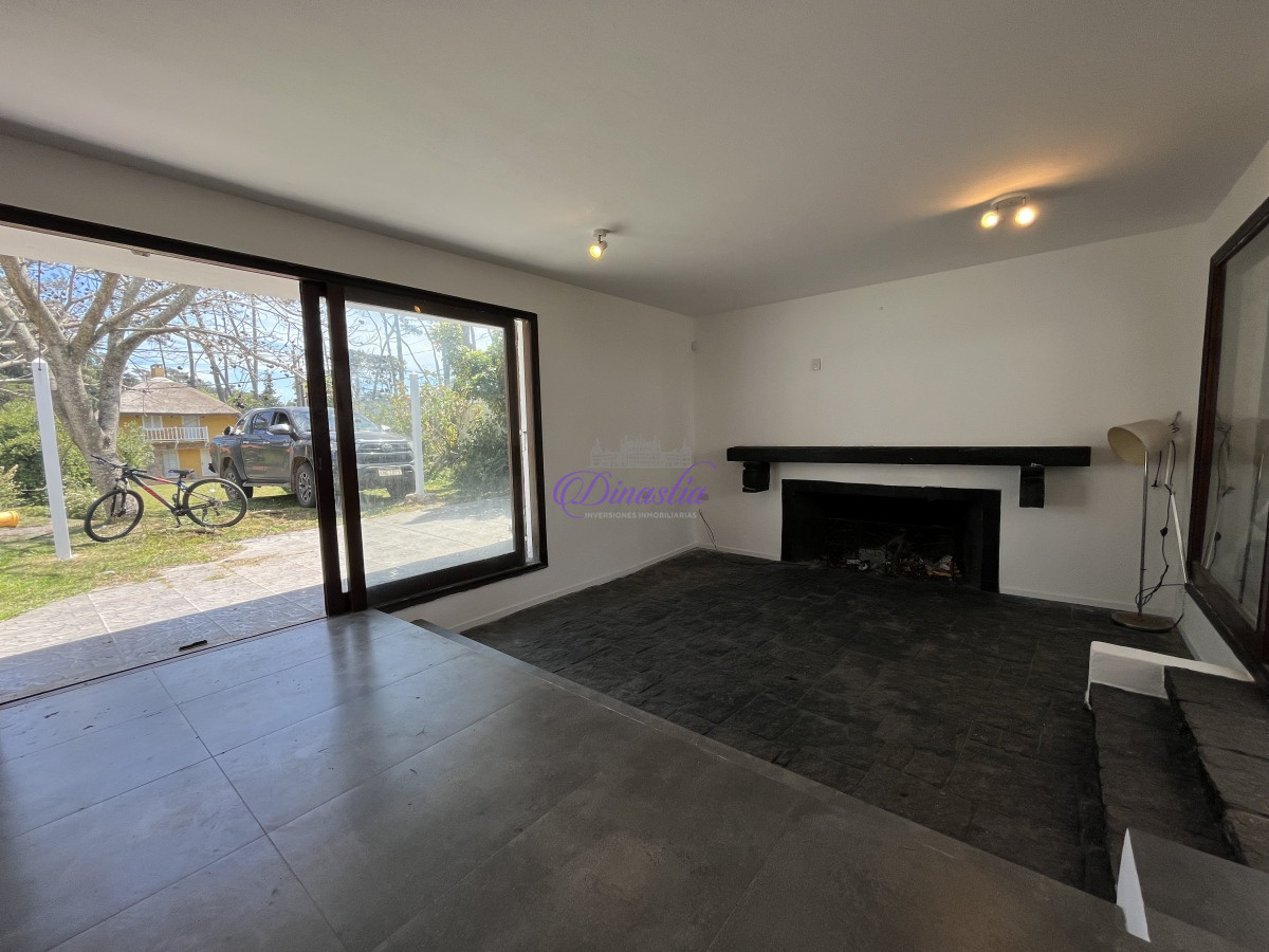Casa ID.323 - Venta Casa de 3 dormitorios en Pinares, Punta del Este 