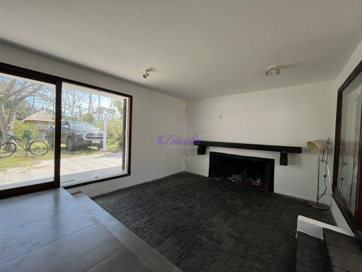 Casa ID.323 - Venta Casa de 3 dormitorios en Pinares, Punta del Este 
