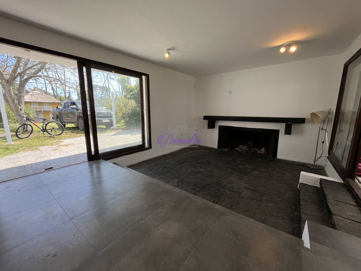 Casa ID.323 - Venta Casa de 3 dormitorios en Pinares, Punta del Este 