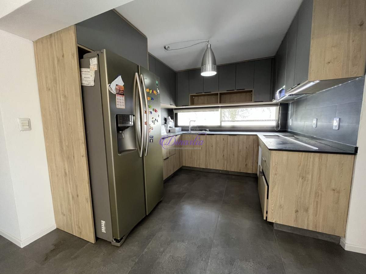 Casa ID.323 - Venta Casa de 3 dormitorios en Pinares, Punta del Este 