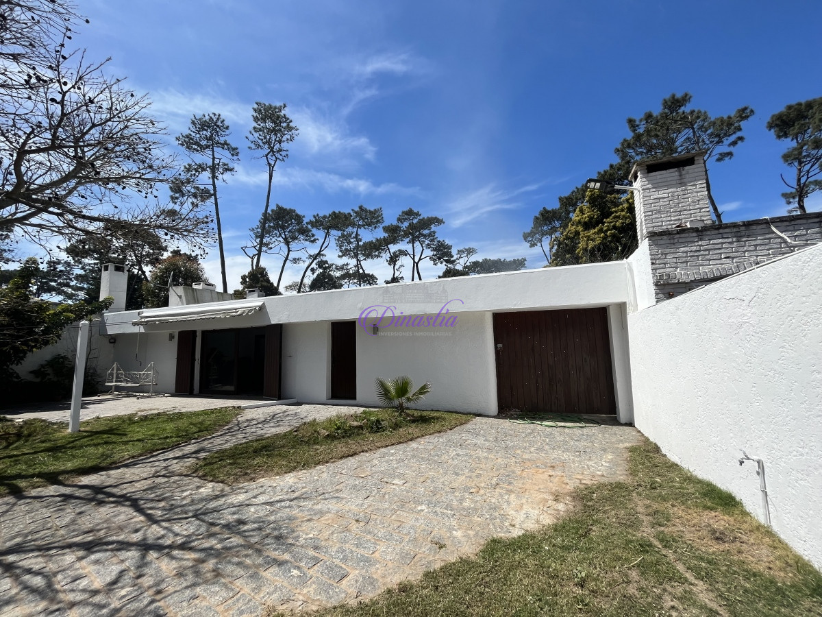 Casa ID.323 - Venta Casa de 3 dormitorios en Pinares, Punta del Este 