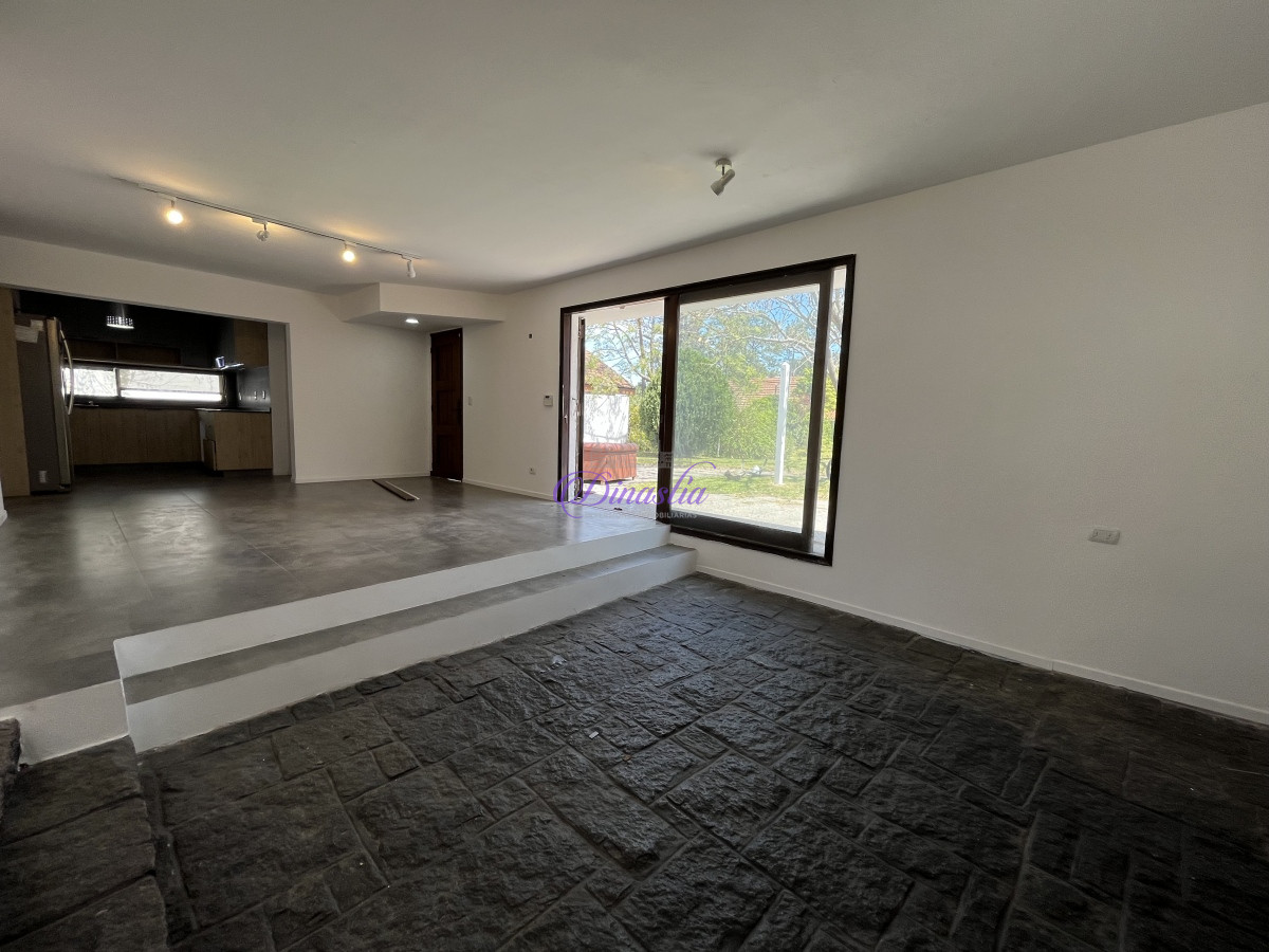 Casa ID.323 - Venta Casa de 3 dormitorios en Pinares, Punta del Este 