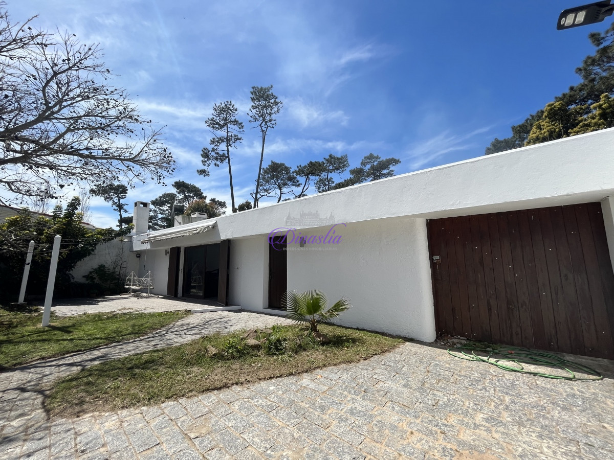 Casa ID.323 - Venta Casa de 3 dormitorios en Pinares, Punta del Este 