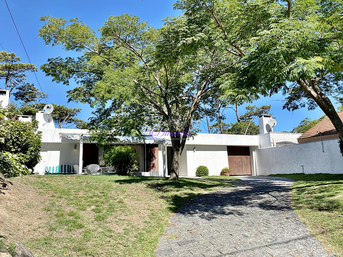Casa ID.323 - Venta Casa de 3 dormitorios en Pinares, Punta del Este 