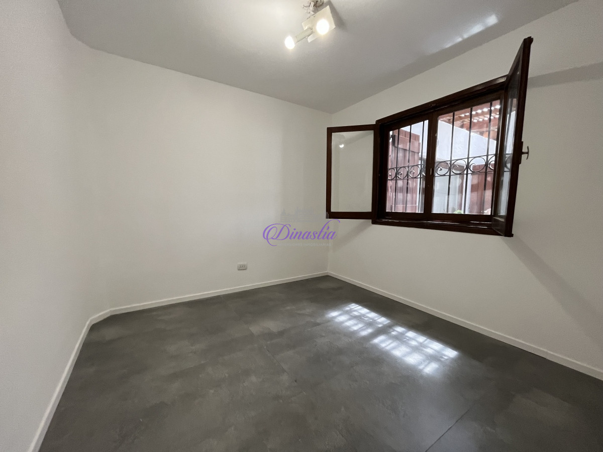 Casa ID.323 - Venta Casa de 3 dormitorios en Pinares, Punta del Este 