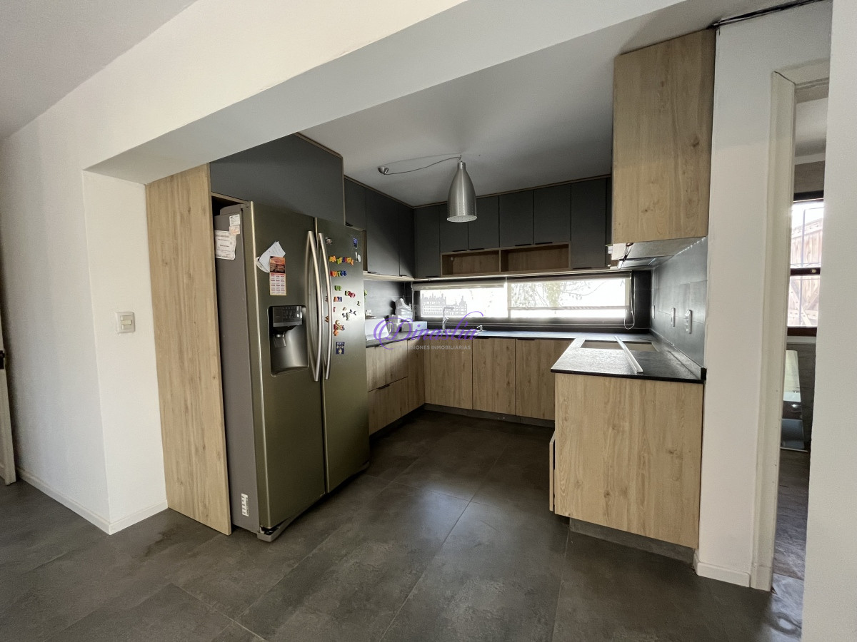 Casa ID.323 - Venta Casa de 3 dormitorios en Pinares, Punta del Este 