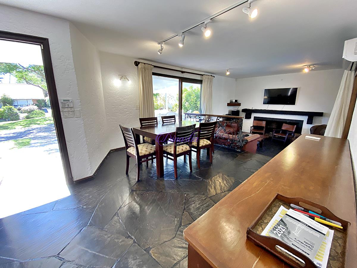 Casa ID.323 - Venta Casa de 3 dormitorios en Pinares, Punta del Este 