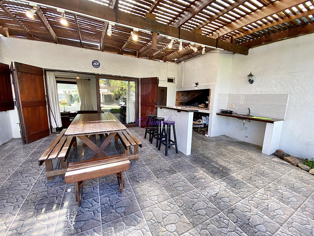 Casa ID.323 - Venta Casa de 3 dormitorios en Pinares, Punta del Este 