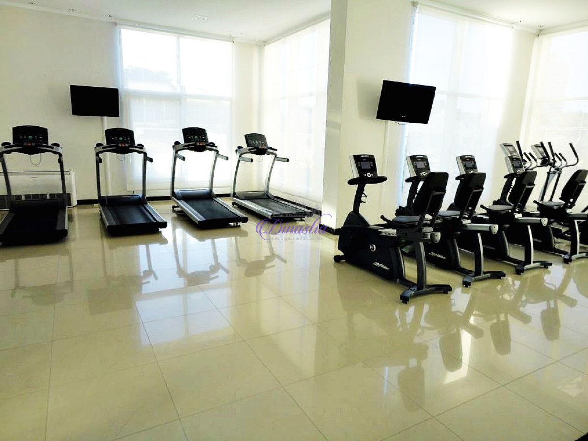 Apartamento ID.104 - Alquiler temporario Apartamento de 3 dorm y dep. frente al mar Playa Brava, Punta del Este.