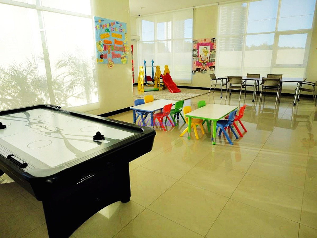 Apartamento ID.104 - Alquiler temporario Apartamento de 3 dorm y dep. frente al mar Playa Brava, Punta del Este.