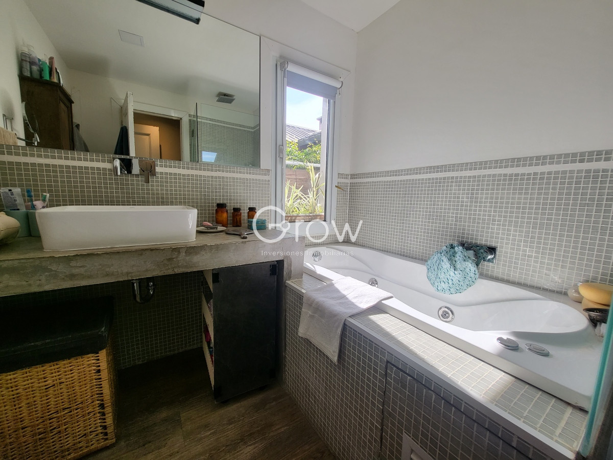 Casa ID.932 - Muy linda casa en Burnett de 3 dormitorios, terreno amplio 